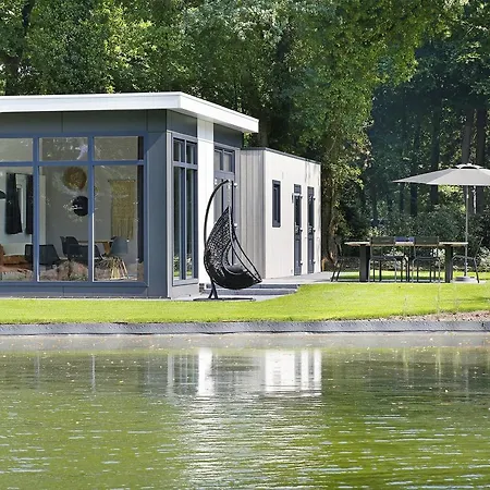 Buitengoed De Vlinderhoeve 假日公园 *